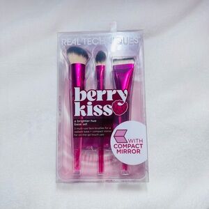 Real Techniques Berry Kiss a brighter hue base set WITH COMPACT MIRROR - NIB
